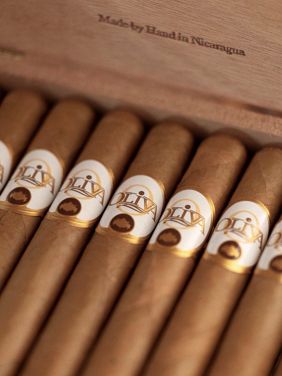 OlivaCigar's tweet image. Handmade in Nicaragua
..
#CraftedWithPassion #cigarlife
#olivacigars #cigaraficionado
#craft #cigarlover