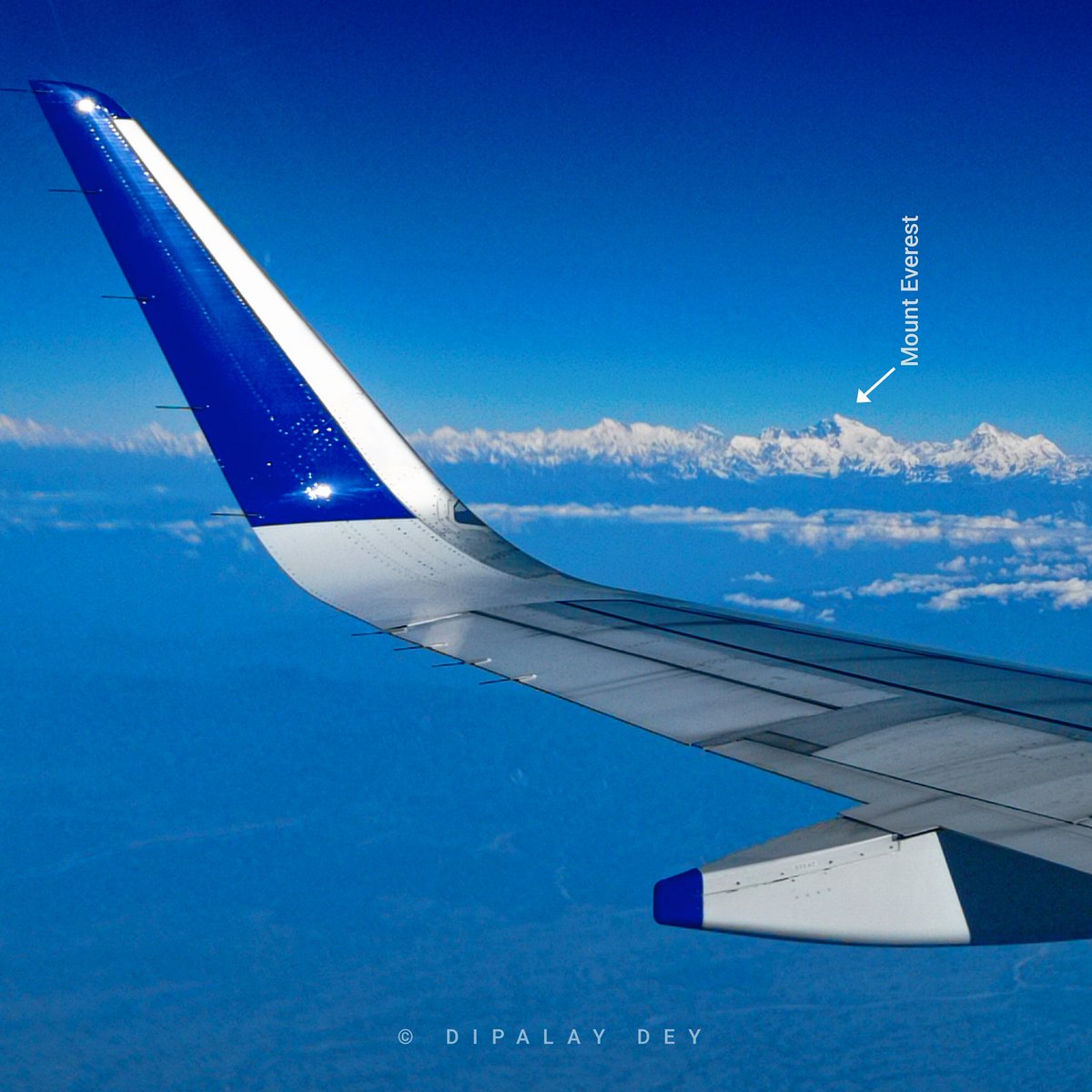 dipalay's tweet photo. Hello Mt. Everest 👋 ✈️🗻️ !

A flight from North to Northeast isn't complete without a glimpse of world's highest peak.

Flying near the Chicken Neck corridor towards Northeast, the portside window on a clear day offers stunning views of the #Himalayan ranges 🏔️ 📸

#WingView https://t.co/aKovYUov07