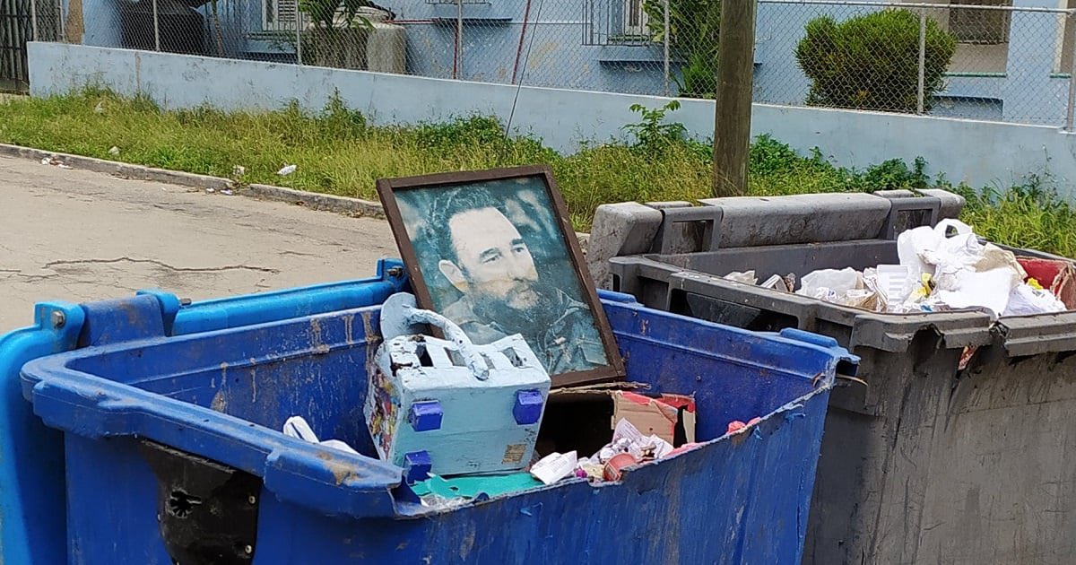 Liborio en Cuba (@cubaliborio) on Twitter photo La mayoría de los que hoy llenaron su perfil con fotos del gran dictador… no tienen ni una sola colgada en la sala de su casa.
#Cuba <a href="/PresidenciaCuba/">Presidencia Cuba 🇨🇺</a> <a href="/cubadebatecu/">Cubadebate</a> <a href="/InesMChapman/">Inés María Chapman Waugh</a> <a href="/fernandorojas_6/">fernando rojas g</a> <a href="/RPolancoF/">Rogelio Polanco Fuentes</a> <a href="/GHNordelo5/">Gerardo Hdez. Nordelo</a> <a href="/DerivetmR/">Arleen Rodríguez Derivet</a> <a href="/AbelPrieto11/">Abel Prieto</a> <a href="/DiazCanelB/">Miguel Díaz-Canel Bermúdez</a> <a href="/triana_alexis/">Alexis Triana Hernández</a> La mayoría de los que hoy llenaron su perfil con fotos del gran dictador… no tienen ni una sola colgada en la sala de su casa.
#Cuba <a href="/PresidenciaCuba/">Presidencia Cuba 🇨🇺</a> <a href="/cubadebatecu/">Cubadebate</a> <a href="/InesMChapman/">Inés María Chapman Waugh</a> <a href="/fernandorojas_6/">fernando rojas g</a> <a href="/RPolancoF/">Rogelio Polanco Fuentes</a> <a href="/GHNordelo5/">Gerardo Hdez. Nordelo</a> <a href="/DerivetmR/">Arleen Rodríguez Derivet</a> <a href="/AbelPrieto11/">Abel Prieto</a> <a href="/DiazCanelB/">Miguel Díaz-Canel Bermúdez</a> <a href="/triana_alexis/">Alexis Triana Hernández</a>