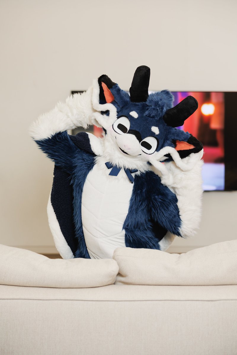 응! 지금 귀 기울이구 있어어! #FursuitEveryday #신뇽이 #ShinNyong
