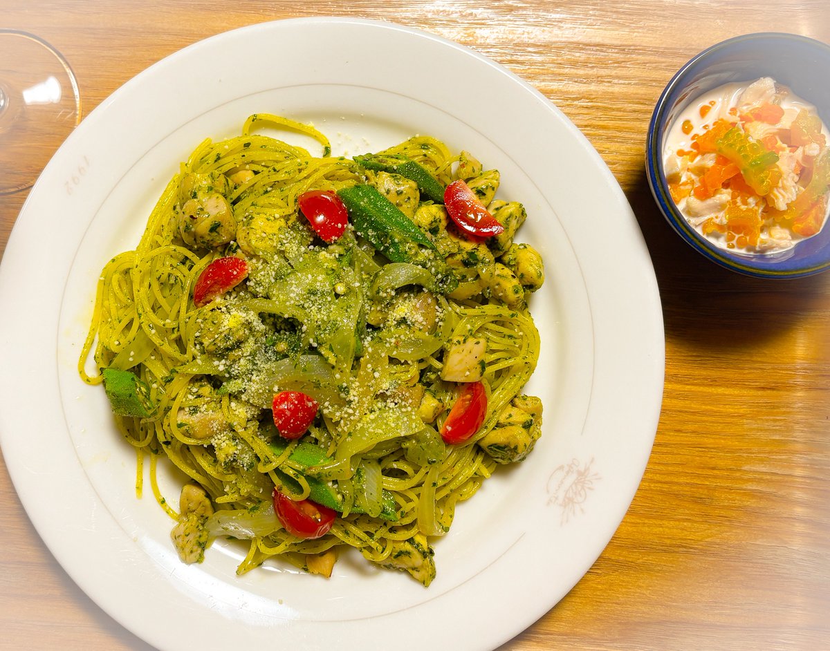 【この夏て食べて美味しかったもの】
ベランダ菜園のバジルを使ったジェノヴェーゼパスタと、
庭の熟れたゴーヤで作ったゴーヤサラダです。感染予防対策的に外食をずっと我慢してるから自分で作って自画自賛🍀
 #らじおしゅくだい