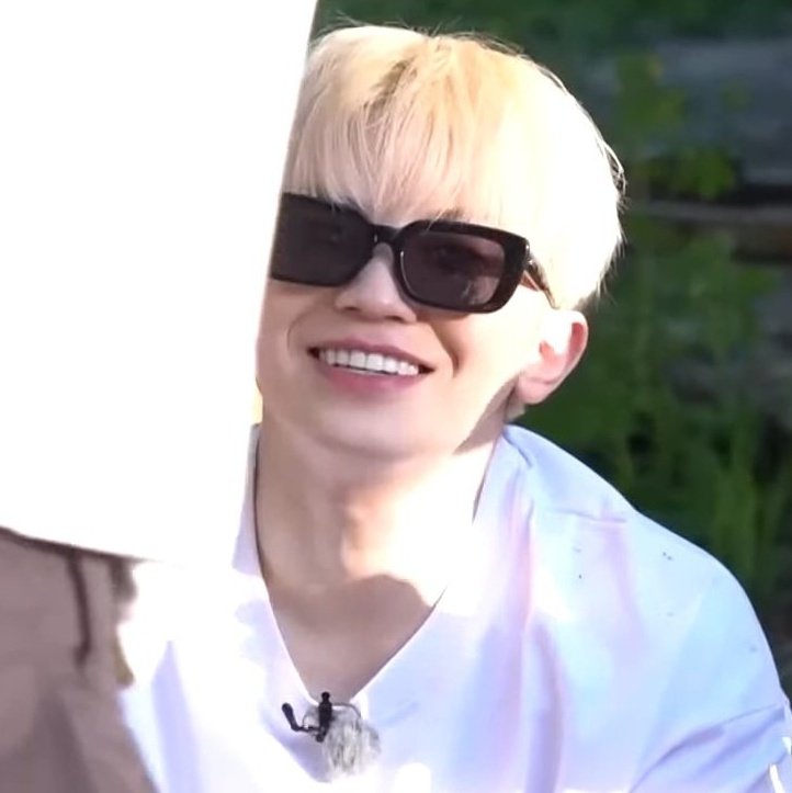 aludraexe's tweet photo. happiness looks good on you, woozi <33 https://t.co/9qHgdg562Z