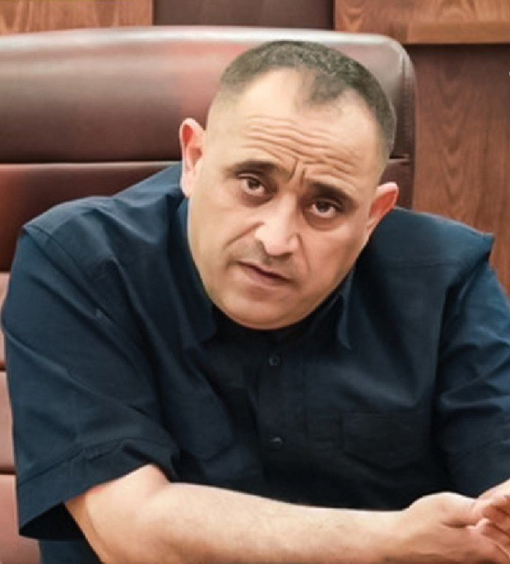 هل تتفق معي أن وزارة الكهرباء ليس لها فائدة 

والافضل تسريح موظفيها وتوزيع رواتبهم على الشعب