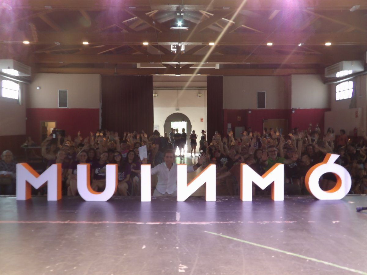 Pere_Gordi's tweet photo. Un any més @OmniumVOriental ens ho hem passat molt bé al Mercat Vell amb @torrats i @CollaMorada a la Festa Major de Mollet 2025, al concurs "les colles ensenyen la llengua". https://t.co/JXEXWhdFUx