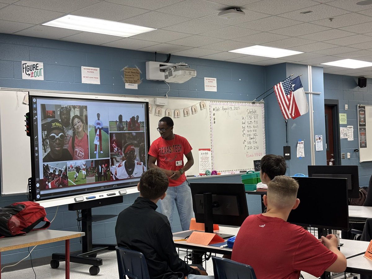 Lead_w_Russell's tweet image. It is so great to have @THS_Tigers alumni come and speak to our current Tigers about high school experiences, college, and what to expect. Thank you Yomi for coming to speak to our Engineering students today! #DevelopingLeaders #LeadthePAC