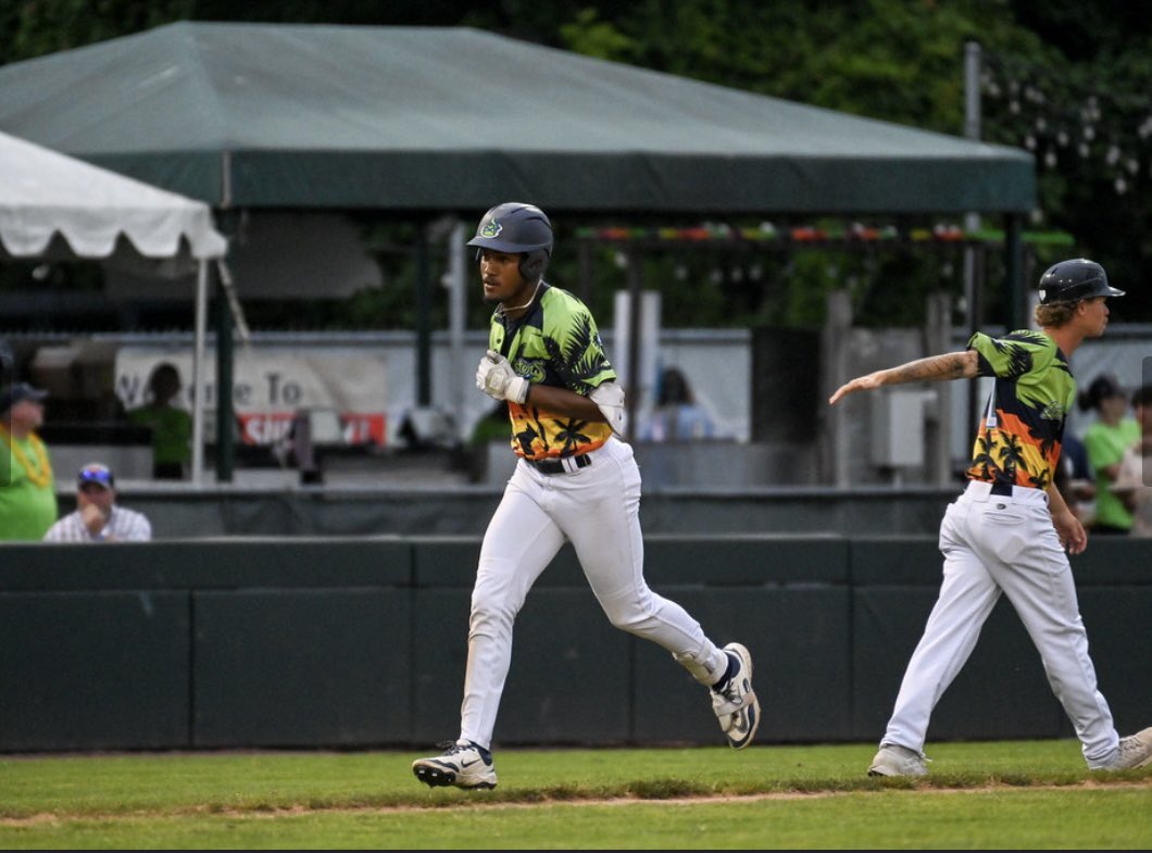 Ryan Teaman (@ryanteaman) on Twitter photo Last night marked the end of a great summer ball season with the <a href="/VTLakeMonsters/">Vermont Lake Monsters</a> 
Not everyone gets to be part of winning 40 games in front of 4K+. 
A special thank you to Burlington, VT. From the promotions team to ball boy, there is truly no greater summer ball org. Last night marked the end of a great summer ball season with the <a href="/VTLakeMonsters/">Vermont Lake Monsters</a> 
Not everyone gets to be part of winning 40 games in front of 4K+. 
A special thank you to Burlington, VT. From the promotions team to ball boy, there is truly no greater summer ball org.