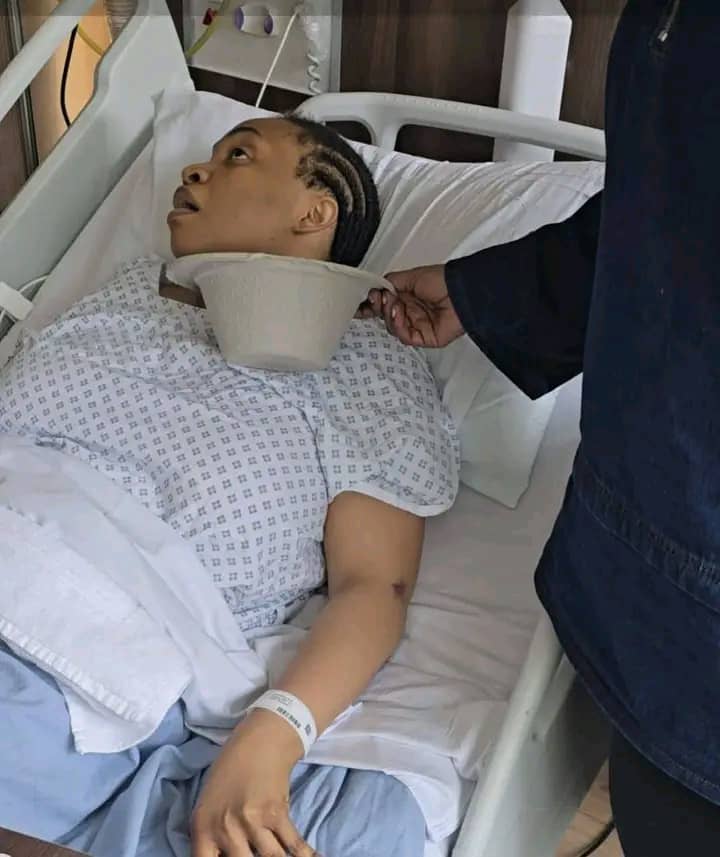 EmekaGift100's tweet photo. This is the wife of the leader of the Indigenous People of Biafra in sick a bed . She and the son has suffered since the Nigerian government abducted the husband Mazi Nnamdi Kanu from Kenya and seize him because of his Biafra political ideology . 

Our prayers are with Lolo Uchechukwu. Despite every challenges from within and outside, you have always remain a strong woman . We shall continue to pray for you as you battle this life threatening challenges . 

#QuickRecovery