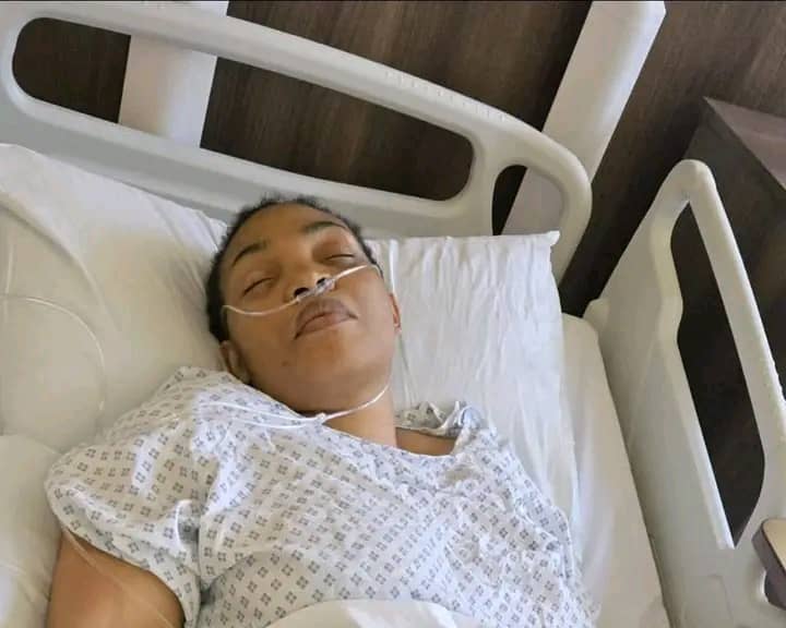 EmekaGift100's tweet photo. This is the wife of the leader of the Indigenous People of Biafra in sick a bed . She and the son has suffered since the Nigerian government abducted the husband Mazi Nnamdi Kanu from Kenya and seize him because of his Biafra political ideology . 

Our prayers are with Lolo Uchechukwu. Despite every challenges from within and outside, you have always remain a strong woman . We shall continue to pray for you as you battle this life threatening challenges . 

#QuickRecovery