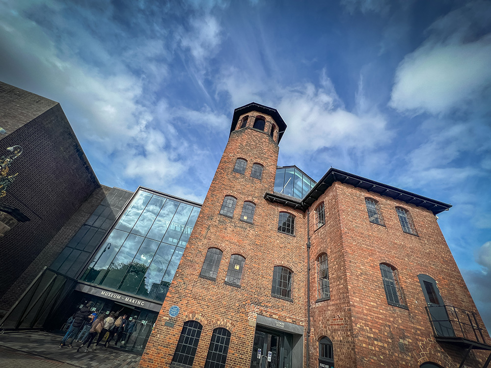 Alstom UK & Ireland (@alstomuk) on Twitter photo 🚆🎨 A piece of railway history is now on public display!
We've loaned Terence Cuneo’s 1959 painting of our Derby Litchurch Lane Works to <a href="/MuseumofMaking/">Museum of Making at Derby Silk Mill</a>. 🏛️
It even features his trademark mouse! 🐭
More 👉 ow.ly/fGFh50WFf7B 🚆🎨 A piece of railway history is now on public display!
We've loaned Terence Cuneo’s 1959 painting of our Derby Litchurch Lane Works to <a href="/MuseumofMaking/">Museum of Making at Derby Silk Mill</a>. 🏛️
It even features his trademark mouse! 🐭
More 👉 ow.ly/fGFh50WFf7B