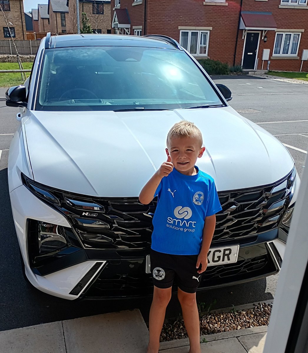 Frank's latest wheels courtesy of #smithshyundaipeterborough for the next away game at Wigan, this boy is travelling in style this season. He's ranked this car out of 10 and the score is no where near high enough it's an absolute dream of a motor.
#FollowBoroAway
#KidsSponsor