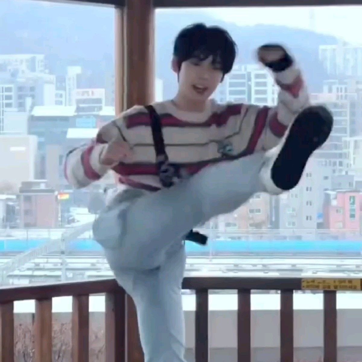 chuuuinging's tweet photo. 인생 너무 힘들어서 스트레스 다 날려줄 한유진 필요함 https://t.co/fytum2F3Dl