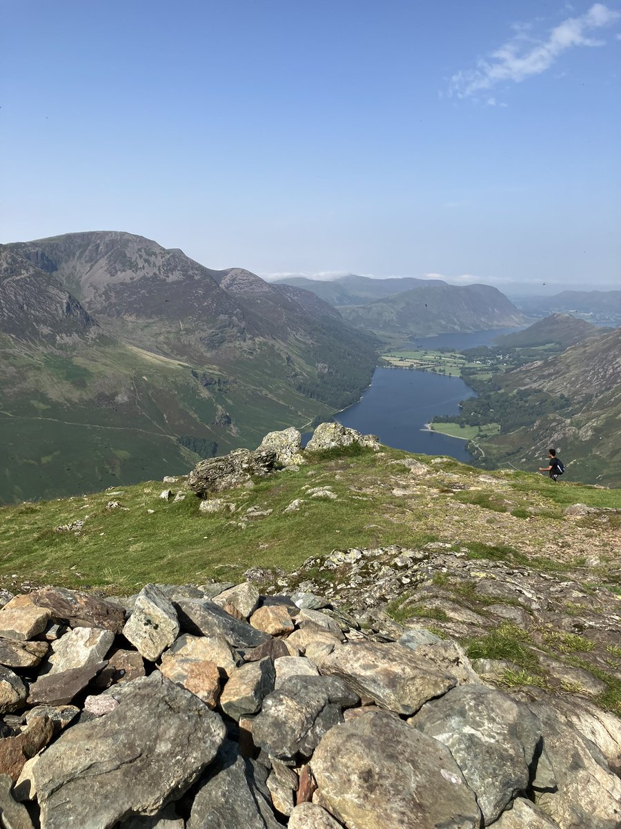 SImeson's tweet photo. Sooo hot today, so a longer intended walk turned into a trip up Fleetwith Pike. Still lots of effort, but the views to effort ratio was good from Honister. With my two lads, great company #thelakedistrict #fleetwithpike https://t.co/5AvauPgDQd
