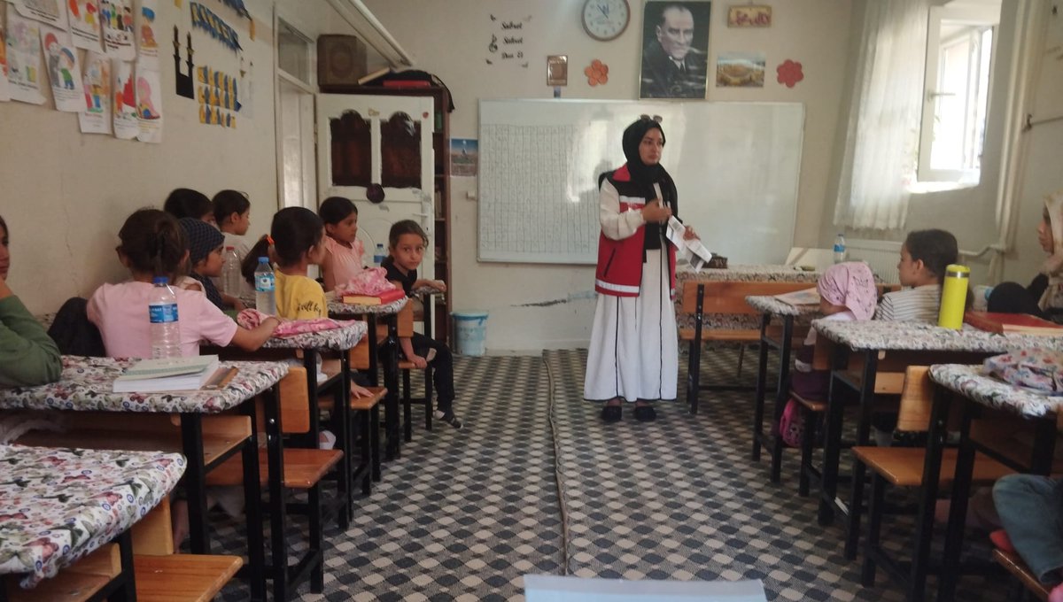 Siirt Aile ve Sosyal Hizmetler İl Müdürlüğü (@siirtashim) on Twitter photo 📍Eruh Sosyal Hizmet Merkezi Müdürlüğümüz tarafından, Eruh Hicret Kur’an Kursu’nda eğitim gören kursiyerlere mahremiyet konusunda bilinç kazandırmak amacıyla özel bir eğitim programı düzenlenmiştir.+++
<a href="/Dr_KemalKzlkaya/">Dr. Kemal KIZILKAYA</a>
<a href="/MahinurOzdemir/">Mahinur Özdemir Göktaş</a>
<a href="/tcailesosyal/">T.C. Aile ve Sosyal Hizmetler Bakanlığı</a>
<a href="/ashb_eydb/">Eğitim ve Yayın Dairesi Başkanlığı</a> 📍Eruh Sosyal Hizmet Merkezi Müdürlüğümüz tarafından, Eruh Hicret Kur’an Kursu’nda eğitim gören kursiyerlere mahremiyet konusunda bilinç kazandırmak amacıyla özel bir eğitim programı düzenlenmiştir.+++
<a href="/Dr_KemalKzlkaya/">Dr. Kemal KIZILKAYA</a>
<a href="/MahinurOzdemir/">Mahinur Özdemir Göktaş</a>
<a href="/tcailesosyal/">T.C. Aile ve Sosyal Hizmetler Bakanlığı</a>
<a href="/ashb_eydb/">Eğitim ve Yayın Dairesi Başkanlığı</a>