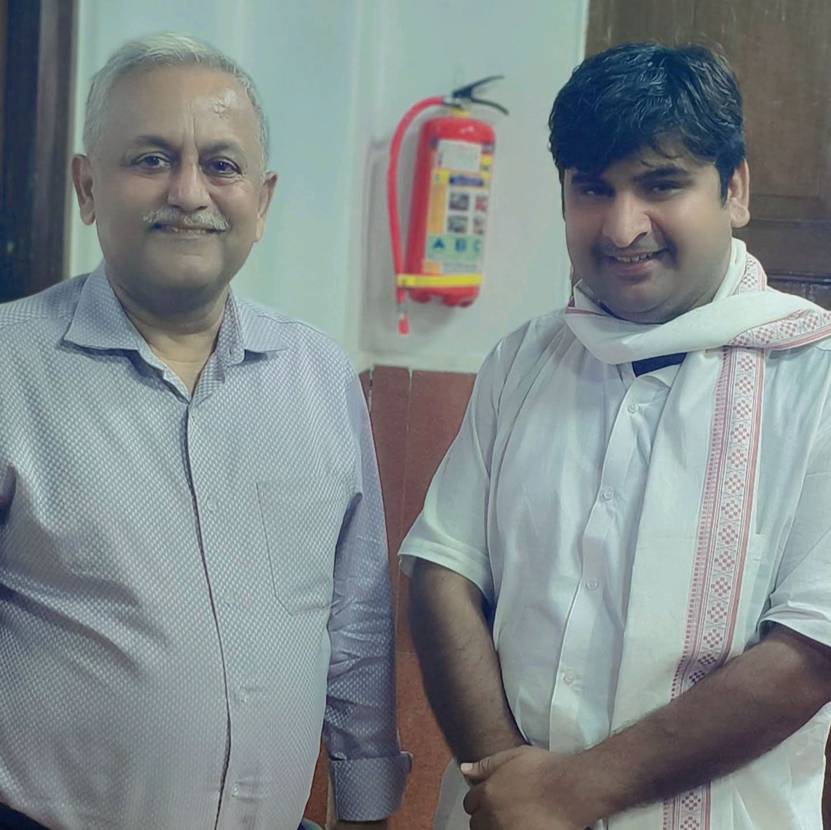KP Singh Thainuan (@kpsinghthainuan) on Twitter photo आज आदरणीय सलाहकार, माननीय मुख्यमंत्री, उत्तर प्रदेश सरकार श्री अवनीश कुमार अवस्थी जी से लखनऊ में शिष्टाचार भेंट हुई।
जय जवान जय किसान जय स्वदेशी।
आभार आदरणीय सर। <a href="/UPGovt/">Government of UP</a> <a href="/AwasthiAwanishK/">Awanish K Awasthi</a>
#gaonkisanunnayan #kpsinghthainuan #naturalfarming #KPSingh #GKU #KP आज आदरणीय सलाहकार, माननीय मुख्यमंत्री, उत्तर प्रदेश सरकार श्री अवनीश कुमार अवस्थी जी से लखनऊ में शिष्टाचार भेंट हुई।
जय जवान जय किसान जय स्वदेशी।
आभार आदरणीय सर। <a href="/UPGovt/">Government of UP</a> <a href="/AwasthiAwanishK/">Awanish K Awasthi</a>
#gaonkisanunnayan #kpsinghthainuan #naturalfarming #KPSingh #GKU #KP
