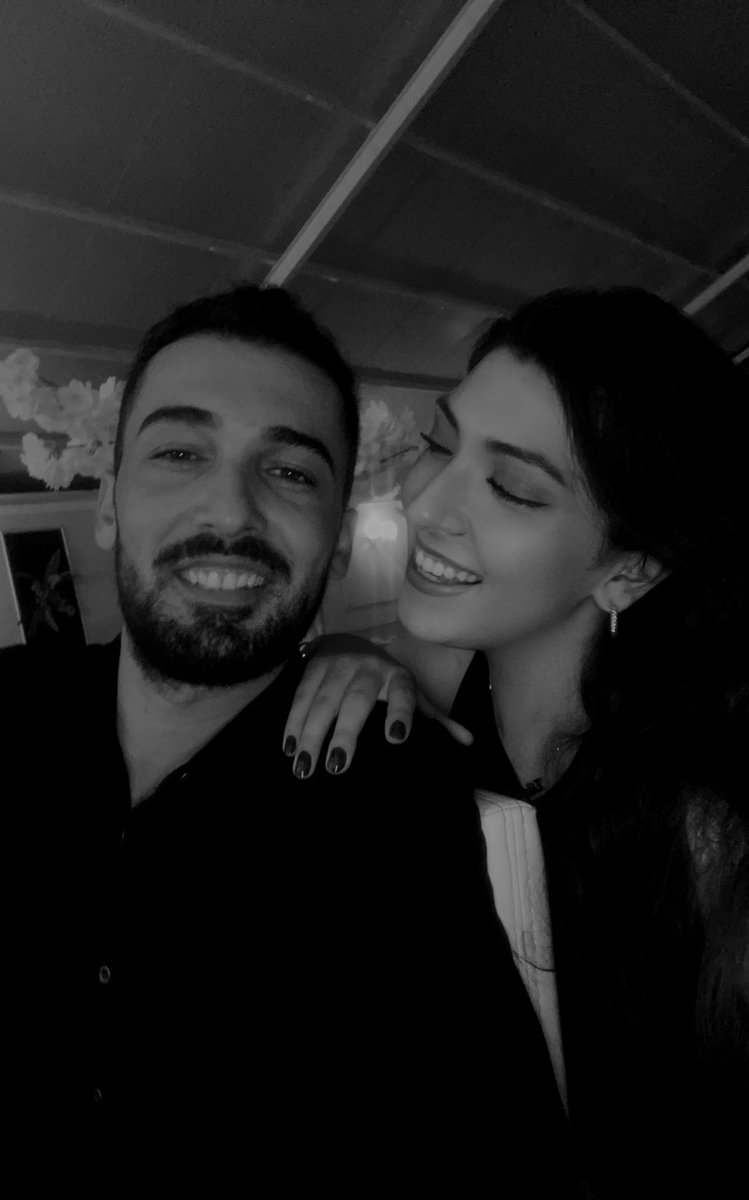 ZuleyhaUgur's tweet photo. sesini duymadan 
yüzünü görmeden 
elini tutmadan 
yaşayamam 
@heyybenbaris 💌 https://t.co/NRvCtZfoc5