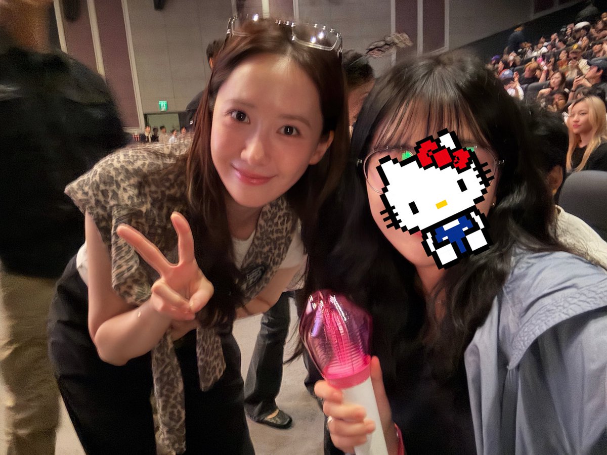 fairy9_6's tweet photo. #윤아 언니랑 첫번째로 사진찍은 사람 나야나!!!
250813 월드타워 #악마가이사왔다 https://t.co/Vjp6iBZ9Bx