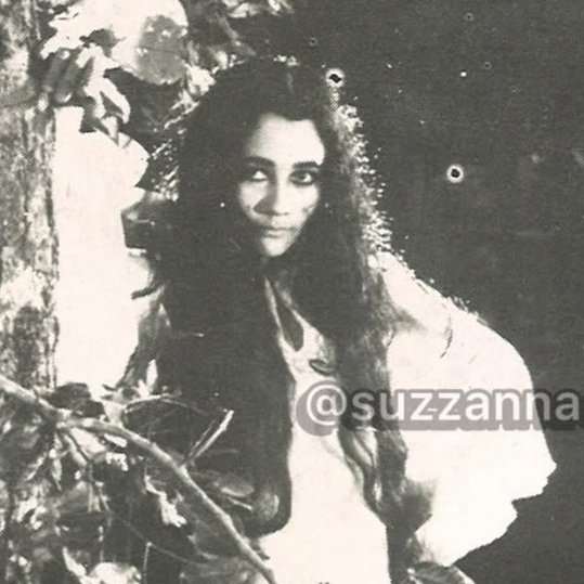 iPopBase's tweet photo. Suzzanna stuns in new unseen pictures from ‘Sundel Bolong.’ https://t.co/9wNKRMsB0A