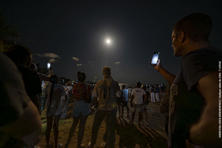 eumetsat's tweet photo. We are still buzzing after the successful launch of #MetopSGA1! 🛰️
Thanks to all of our partners for the years of work that got us here. 🥳
Stay tuned for news of the LEOP - below more images of the satellite's incredible journey to space! 🌍💫

📷 ESA / CNES / Arianespace / CSG https://t.co/ow3FcstBUy