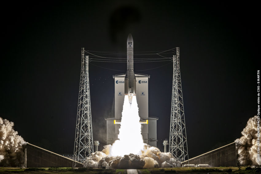 eumetsat's tweet photo. We are still buzzing after the successful launch of #MetopSGA1! 🛰️
Thanks to all of our partners for the years of work that got us here. 🥳
Stay tuned for news of the LEOP - below more images of the satellite's incredible journey to space! 🌍💫

📷 ESA / CNES / Arianespace / CSG https://t.co/ow3FcstBUy