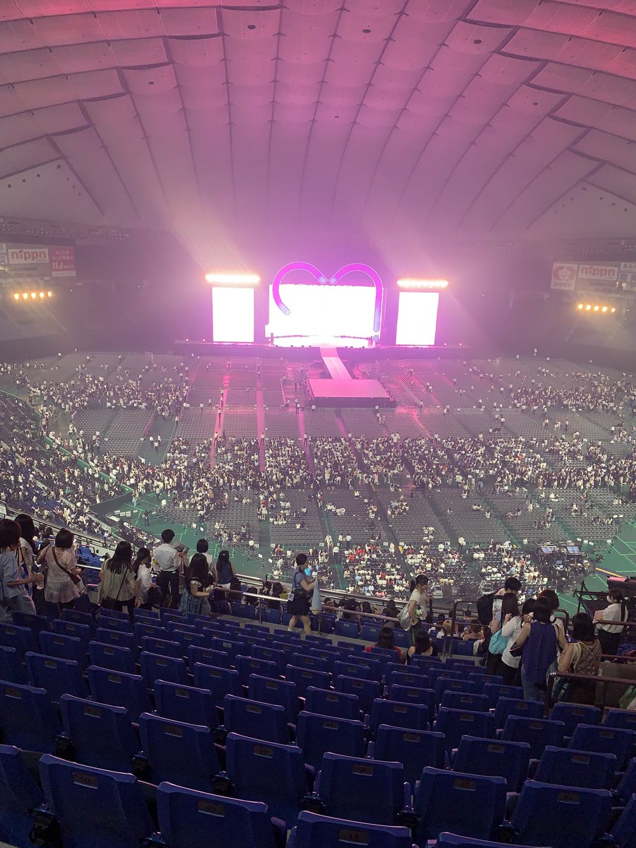 minachiruu's tweet photo. SMTOWNと軽く東京旅行🗼
何回も参戦して初めてアリーナ立てた🥹 https://t.co/4IPtan8rca
