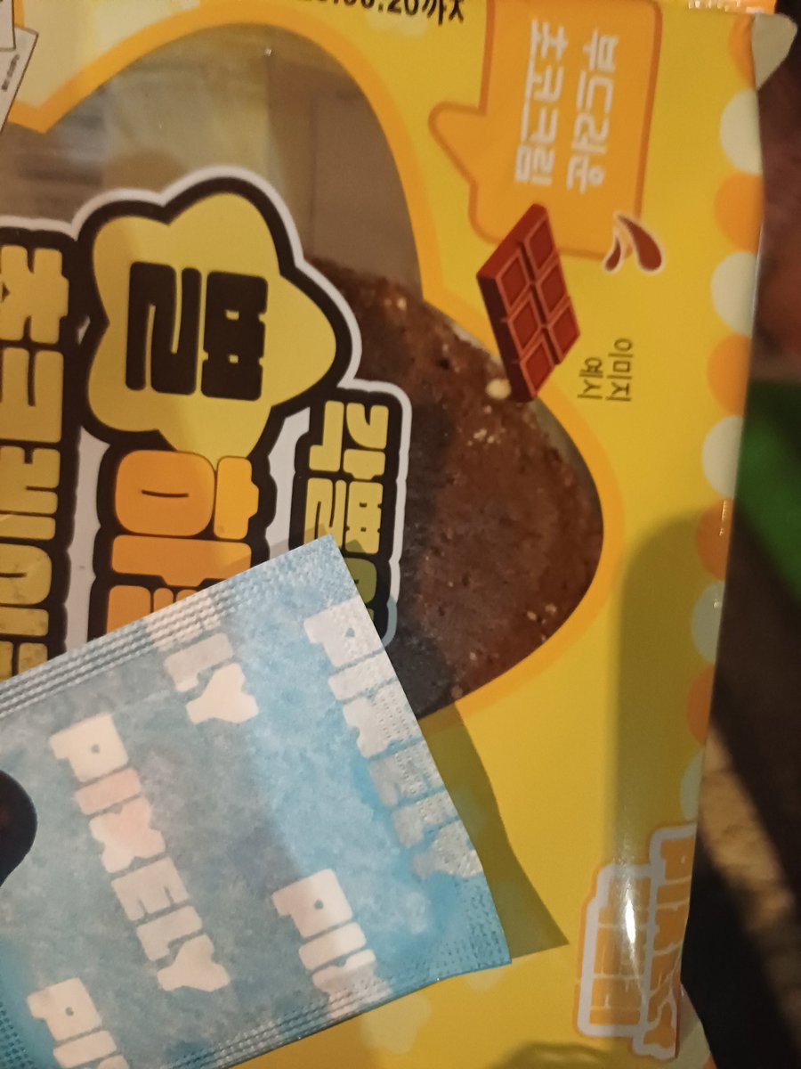 고닥교 다닐 때 매일 가던 편의점 진짜 오랜만에 다녀왔는데
직원분이 빵 맛있어보여서 사먹었담서
띠부 하나 챙겨주셨어🥹🥹
감동되... ㅜ.ㅜ