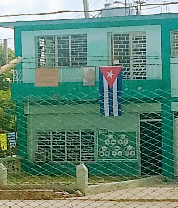 13/8/2025 ¡DENUNCIAR!

Represora comunista violenta, alcohólica y pandillera, DUNIA MORALES MONTOYA, por Orden del #G2 #Minint, HOSTIGA, AMENAZA Y REPRIME a #FamiliaMirandaLeyva en #Holguin. 
La represora administra entidad logística asociada a las #UCM de las #FAR.

#Cuba