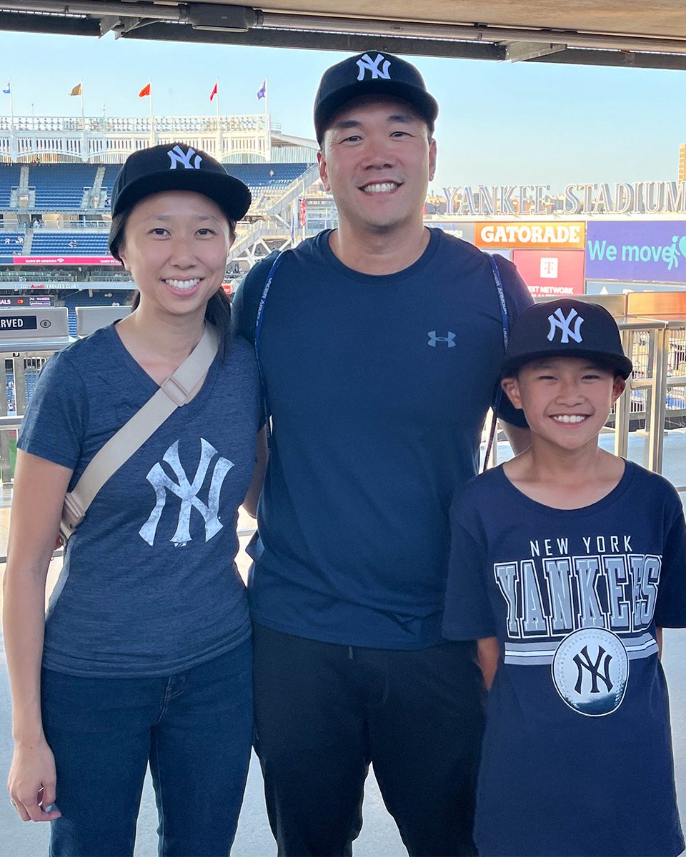 stonybrookalum's tweet photo. Our #SeawolvesForLife had a ball this weekend at Yankee Stadium watching the Yanks play the Astros. ⚾
What hit things out of the park were the co-branded hats with our @StonyBrookU @WolfieSeawolf logo. We can't wait to see everyone at the next event! https://t.co/eh0vPGkrlk https://t.co/WCbZuz3i8o