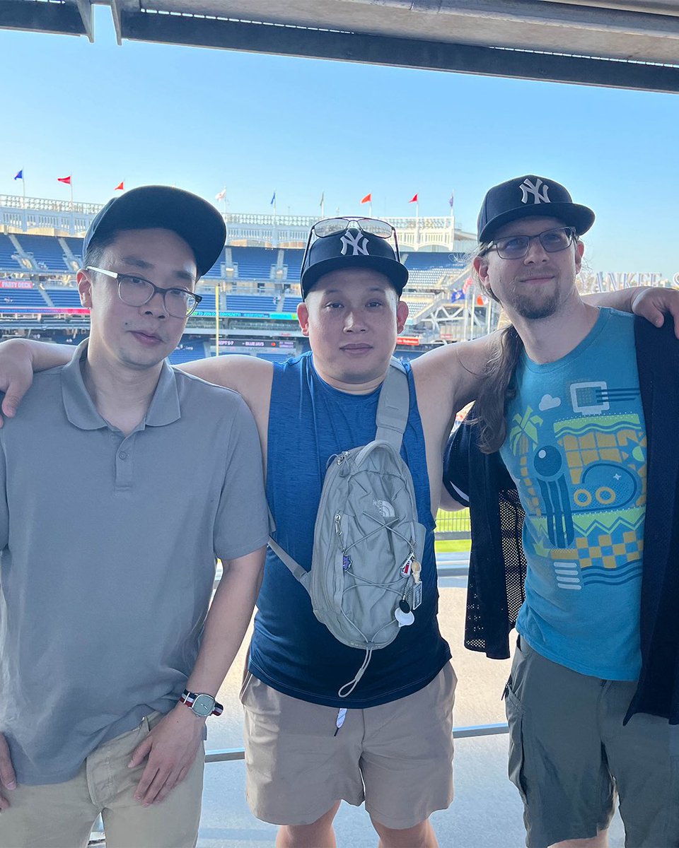stonybrookalum's tweet photo. Our #SeawolvesForLife had a ball this weekend at Yankee Stadium watching the Yanks play the Astros. ⚾
What hit things out of the park were the co-branded hats with our @StonyBrookU @WolfieSeawolf logo. We can't wait to see everyone at the next event! https://t.co/eh0vPGkrlk https://t.co/WCbZuz3i8o