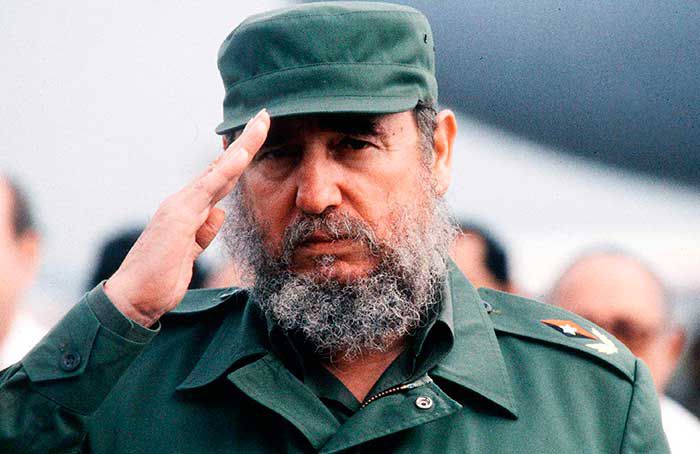 Hoy se celebra el 99 aniversario del natalicio del Comandante en Jefe.
Su ejemplo de consagración al pueblo y a la Revolución, su fe inquebrantable en la victoria y su firmeza representan el camino a seguir por los revolucionarios. 
¡Hasta la Victoria Siempre! 
#100AñosConFidel