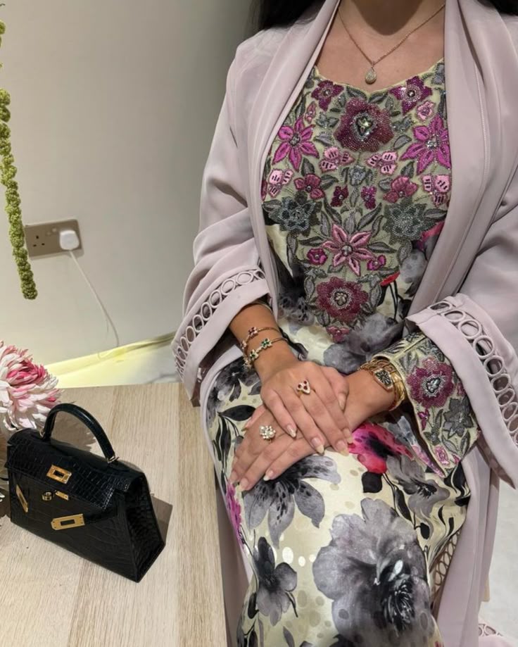 بضحكتك تضحك دنياي ويضيع همي

#مساء_الخير