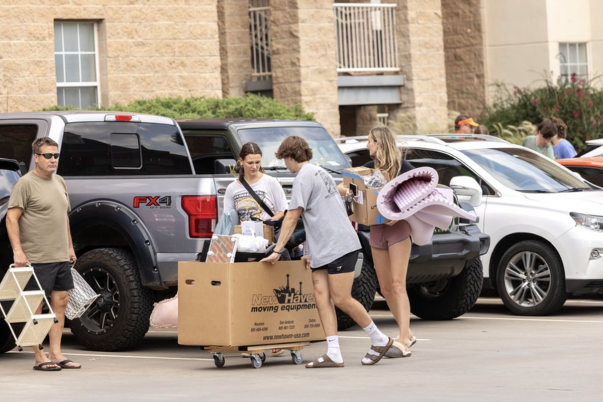 OkstateSafety's tweet image. Keep your eyes peeled, Cowboys! 👀 

🔸 Look twice before backing out of a parking space
🔸 Obey the speed limit 
🔸 Stop for pedestrians in crosswalks 

The OSUPD is here for you! Call 405-744-6523 or use the Rave Guardian app to chat with dispatchers. Emergency? Call 911.