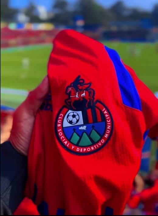 Guishe_08's tweet photo. HOY JUEGA EL ÚNICO GRANDE DE ESTE PAÍS EL CSD MUNICIPAL 👹🔵🔴 https://t.co/gCbkWj30K8