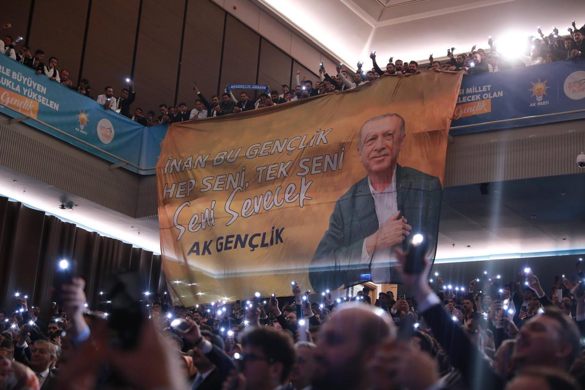Zafer Sırakaya 🇹🇷 (@sirakayazafer) on Twitter photo 📍 AK Parti Kongre Merkezi
Bu dava gençlerin omuzlarında yükseliyor.
Bu yürüyüşte; yüreklerimizde gençliğin dava ateşi, ufkumuzda #TürkiyeYüzyılı var.
Cumhurbaşkanımız ve Genel Başkanımız <a href="/RTErdogan/">Recep Tayyip Erdoğan</a>’ın riyasetinde, AK Gençlik İstişare Kampı için Ankara’ya gelen yarınlarımızın 📍 AK Parti Kongre Merkezi
Bu dava gençlerin omuzlarında yükseliyor.
Bu yürüyüşte; yüreklerimizde gençliğin dava ateşi, ufkumuzda #TürkiyeYüzyılı var.
Cumhurbaşkanımız ve Genel Başkanımız <a href="/RTErdogan/">Recep Tayyip Erdoğan</a>’ın riyasetinde, AK Gençlik İstişare Kampı için Ankara’ya gelen yarınlarımızın