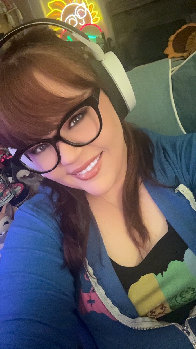 Happy Hump Day! Going live with some dinos and midweek cozy-adjacent vibes! 

No storms, power is on! Stream is a GO!
See you in chat! 
Twitch.tv/Meistar 🦕