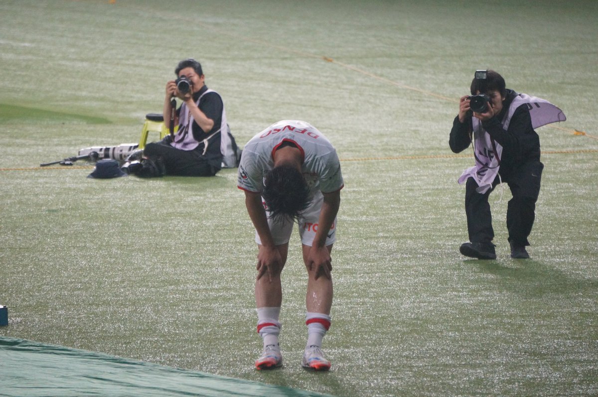q1_lxg's tweet photo. 感謝の気持ちとごめんなさいの気持ち両方感じた。この移籍という判断が成功になるように頑張ってください！ブーイング覚悟でもちゃんと来て長い時間お辞儀してくれてほんとにありがとう。がんばれ🔥
#木村勇大 #verdy #glampus https://t.co/f4jy9UpwRK