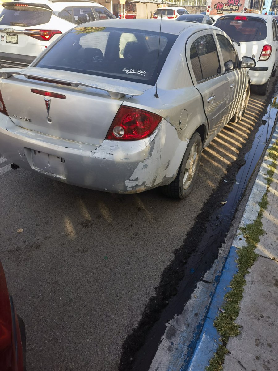 durango_02's tweet photo. Por favor actúen @DMSPDGO vehículos invadiendo área de discapacitados frente al issste, los aborda uno y se molestan @Canal12Dgo @heber_noti121ed @TonyGaytanGGL https://t.co/1TbWQbw76o