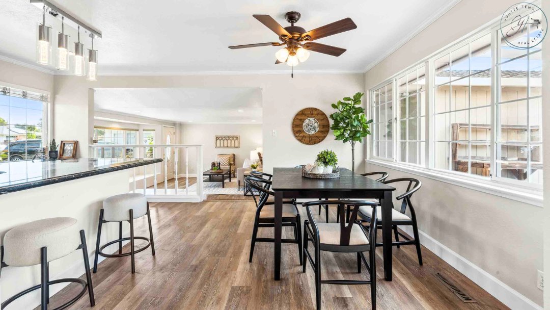 yvetteeverhome's tweet photo. 🖤 Stylish. Timeless. Effortlessly Bold.⁠
⁠
A black dining table isn’t just furniture — it’s a statement. Whether your space leans modern, industrial, or even traditional, black brings depth and drama that never goes out of style.⁠

#realestate #realtor #bayarea #fremontca https://t.co/HhuKgslWyU