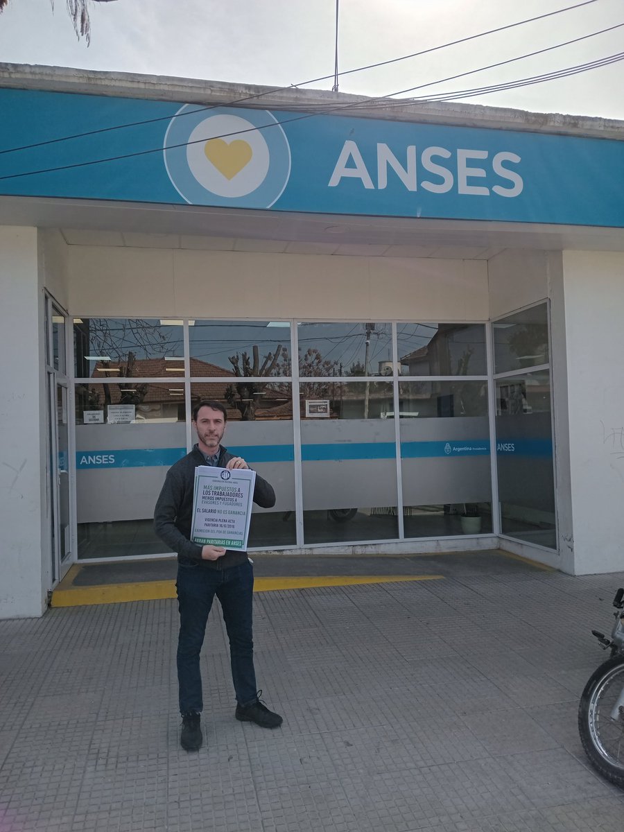 Recorrida en ANSES: Apertura de paritarias YA. 

Recorrimos las oficinas de ANSES A. Korn y Spegazzini donde nos acercamos a hablar sobre la posición de <a href="/ateprensa/">Prensa ATE Nacional</a> en relación a la falta de Apertura de paritarias en nuestro sector. 
En A. Korn conversamos con Rodrigo Abregú.