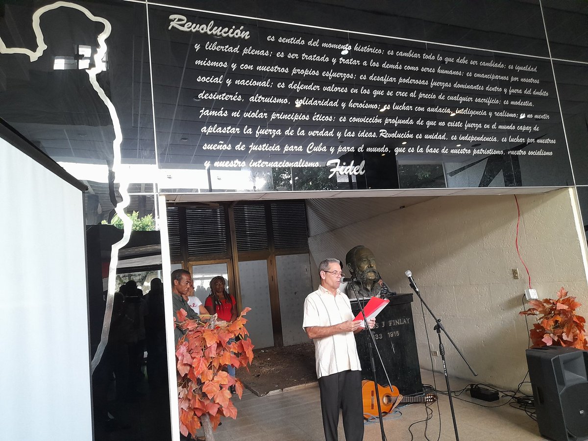 Ministerio de Salud Pública de Cuba (@minsapcuba) on Twitter photo 🇨🇺En el @MinsapCuba rendimos homenaje hoy a #FidelPorSiempre en una emotiva actividad presidida por el titular del sector, <a href="/japortalmiranda/">José Angel Portal Miranda</a>.
🙌Conmemoramos el 99 aniversario del natalicio del Comandante en Jefe, cuya vida inmensa se multiplicó en obra y ejemplo.
#100AñosConFidel 🇨🇺En el @MinsapCuba rendimos homenaje hoy a #FidelPorSiempre en una emotiva actividad presidida por el titular del sector, <a href="/japortalmiranda/">José Angel Portal Miranda</a>.
🙌Conmemoramos el 99 aniversario del natalicio del Comandante en Jefe, cuya vida inmensa se multiplicó en obra y ejemplo.
#100AñosConFidel
