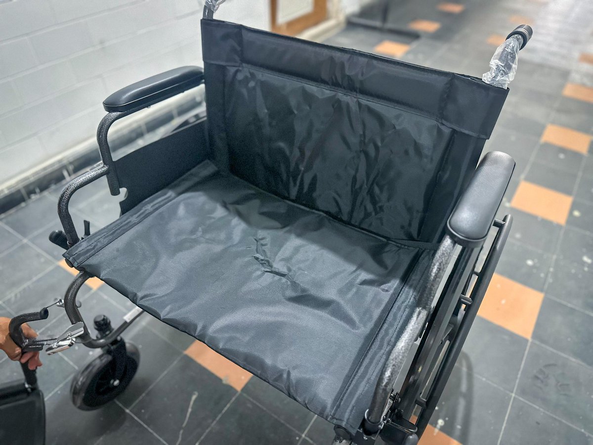 Entregamos 6 nuevas sillas de ruedas para diferentes servicios del HRMM que, permitirán mejorar la movilidad y el traslado de nuestros pacientes, garantizando su seguridad y comodidad durante la atención. <a href="/giovannyrubiano/">Giovanny Rubiano MD</a> <a href="/Supersalud/">Supersalud</a> <a href="/MinSaludCol/">MinSalud Colombia 🇨🇴</a> <a href="/LuisTorreSalud/">Luis Torres Castro - .</a> <a href="/infopresidencia/">Presidencia Colombia 🇨🇴</a>