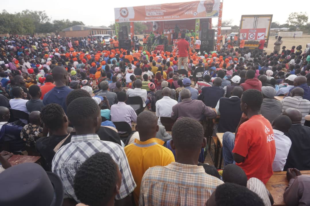 PP_Malawi's tweet photo. The Euthini meeting follows a whistlestop campaign meeting at Mbalachanda, Mzimba district where Dr. Banda assured the people that her govt shall implement policies that will directly uplift their lives. https://t.co/2rWVPZjwIX