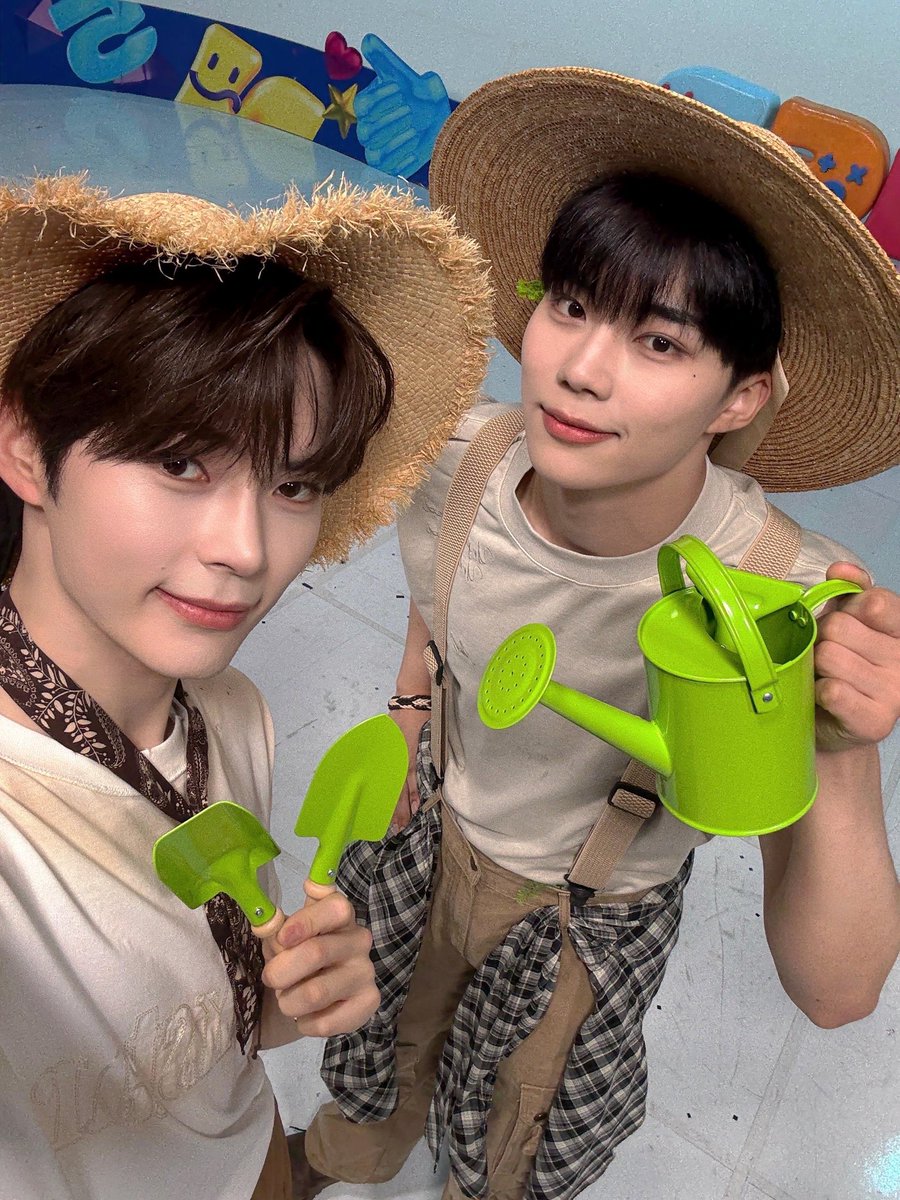 gunbbang0110's tweet photo. 엠씨 거니하니 한 번 더 하자 … 아니 평생 같이 엠씨하자 … 🥺🥺🥺 https://t.co/5lHTEU49q4