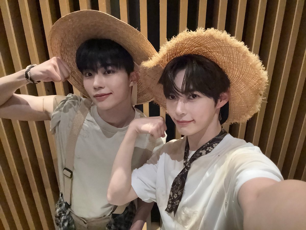 gunbbang0110's tweet photo. 엠씨 거니하니 한 번 더 하자 … 아니 평생 같이 엠씨하자 … 🥺🥺🥺 https://t.co/5lHTEU49q4