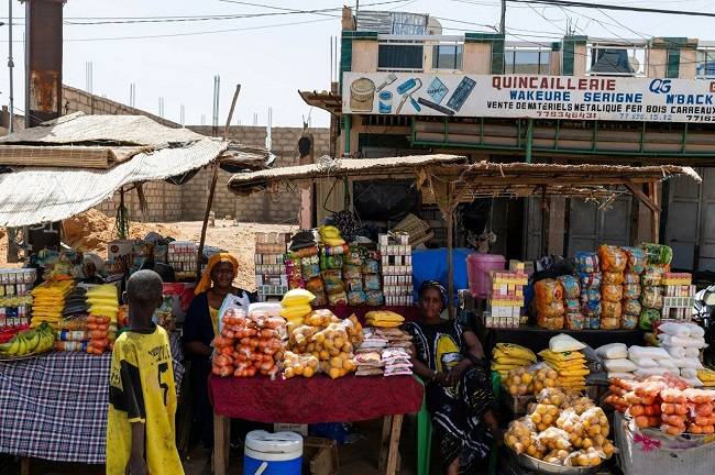 finance_sika's tweet photo. Au Gabon, le gouvernement vient de prendre la décision de réserver certains petits commerces de proximité aux seuls nationaux afin de promouvoir l’autonomie financière de ses citoyens sans emploi.

https://t.co/qydAvFZ14d https://t.co/zRxsX2P2Ly