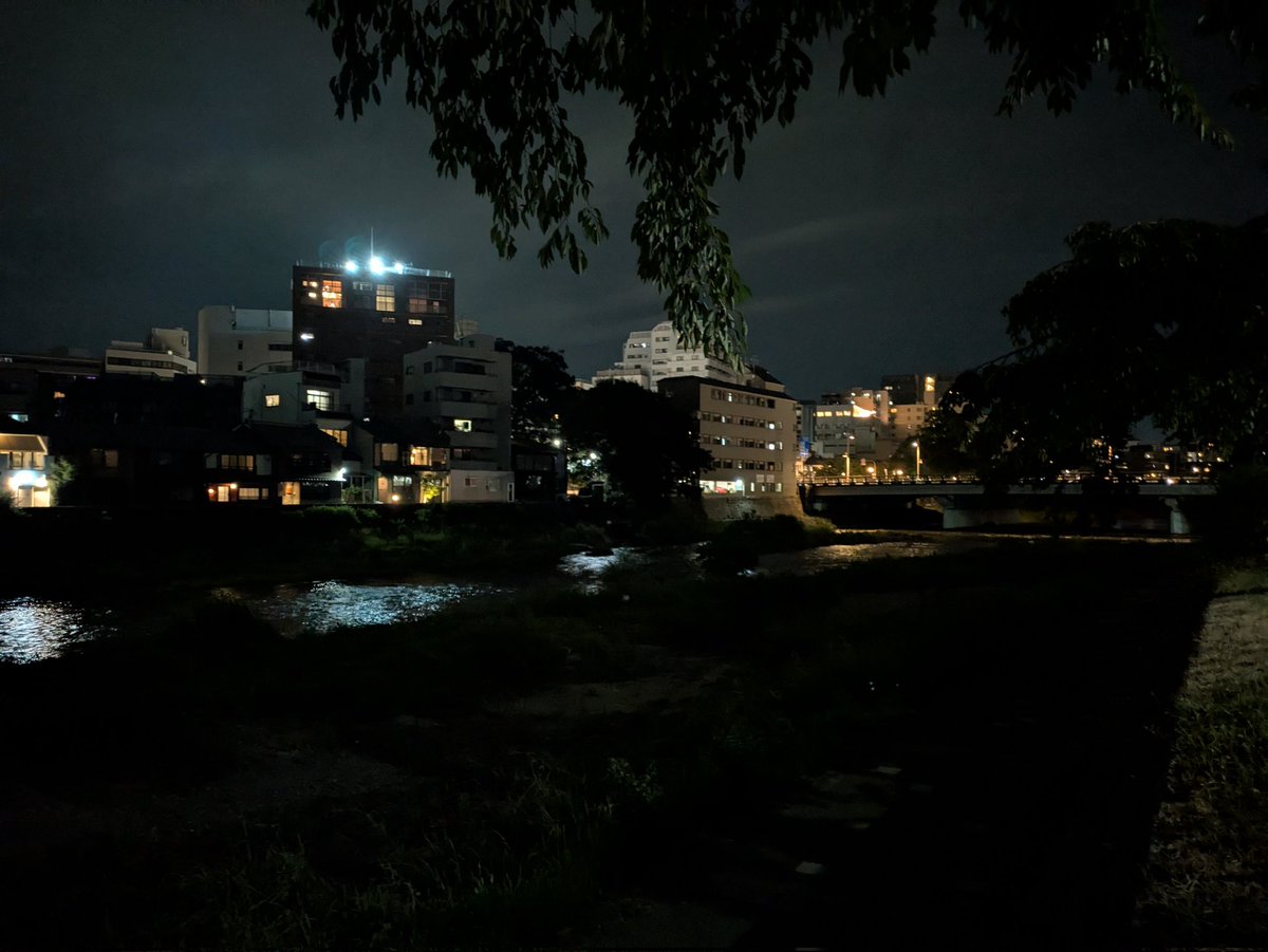 ひっそりとした夏の鴨川🌌