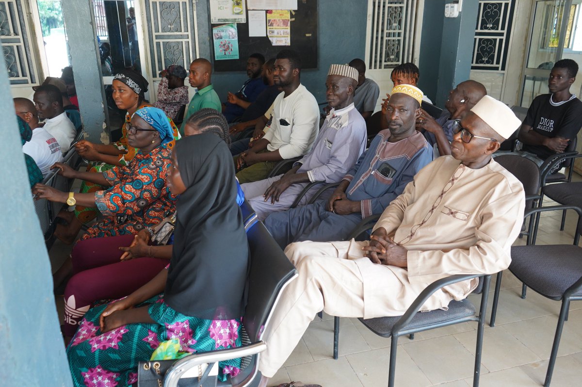guinee_oms's tweet photo. Riposte contre #Mpox à Coyah : 60 leaders communautaires de Wonkifong et Sanoyah échangent  avec les experts de l'ANSS, du Service de Promotion de la santé, @guinee_oms et la #Croix rouge autour de l'épidémie, son mode de transmission et la prise en charge des cas @OMS_Afrique https://t.co/wrUxqCHHAd