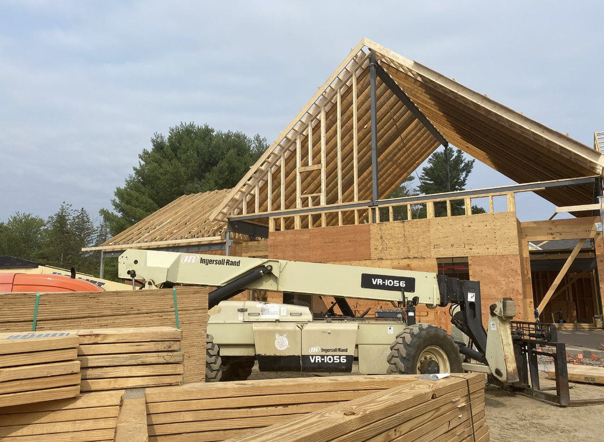 harveyconstruct's tweet photo. Fueling up for something big in Derry 🚧⛽ Progress at the Common Man Roadside is rolling right along! #derrynh #commonman #constructionupdate #construction https://t.co/rlJQKwKZkn