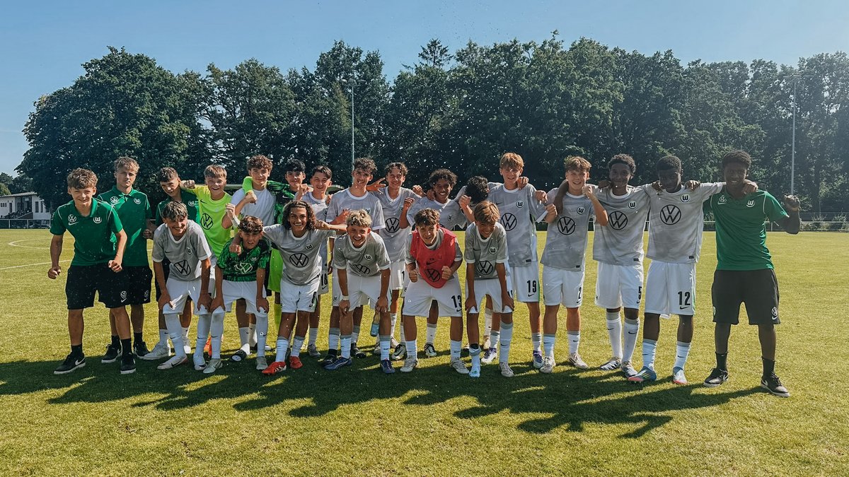 Unsere U15 siegt im ersten Saisonspiel gegen Werder Bremen mit 4:0. Bravo, Jungs! 👏

#VfLWolfsburg #VfLWolfsburgAkademie #Jungwölfe