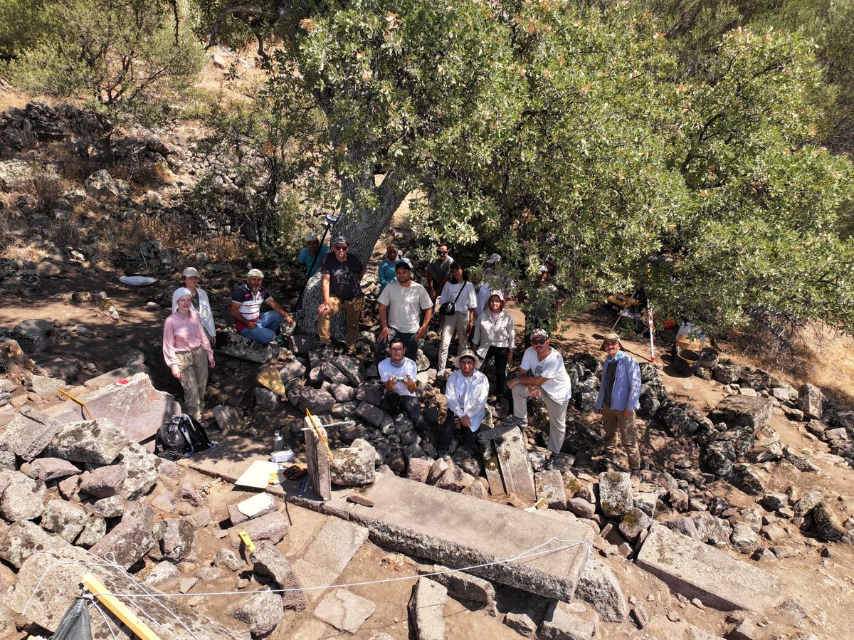 Demeter-Kore Tapınağı’nın çalışkan ekibi.

<a href="/aigaiantikkenti/">Aigai Antik Kenti</a>