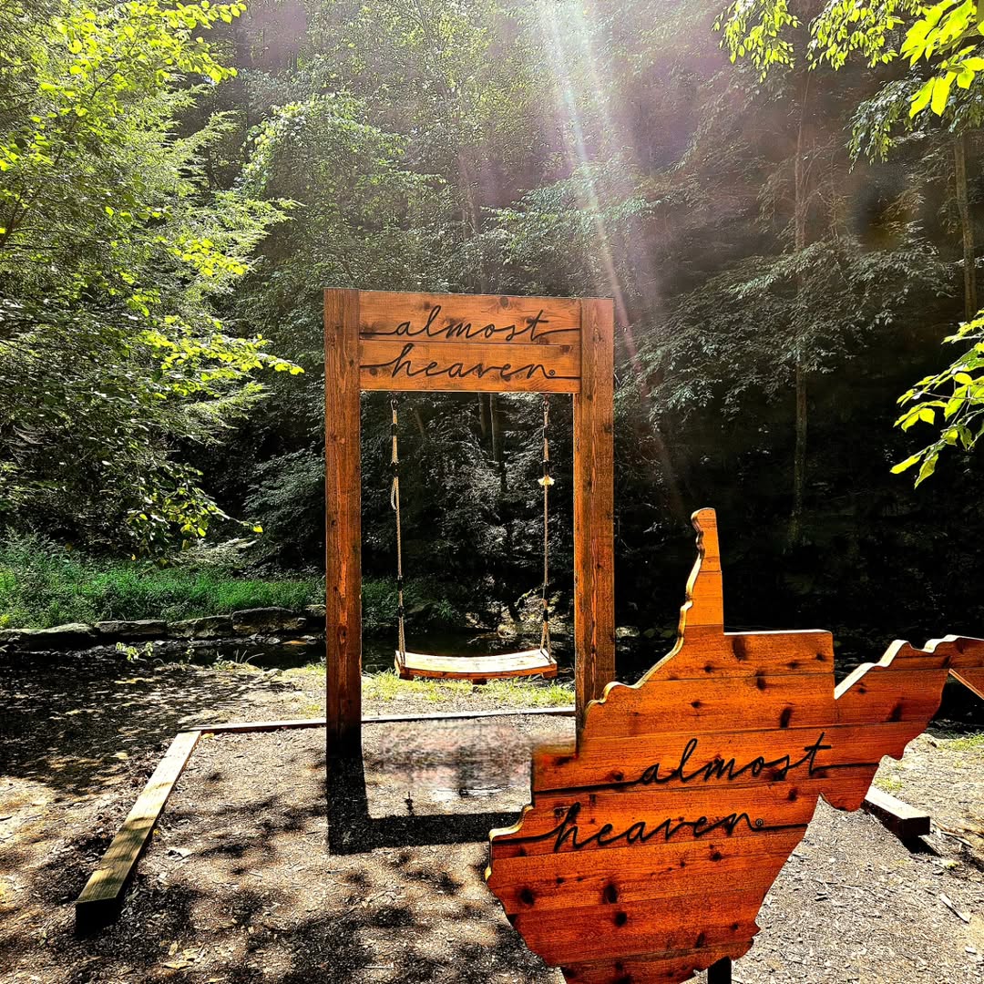 How many #AlmostHeaven swings have y'all been to? 👇

📍: Tomlinson Run State Park
📸: instagram.com/adrian.mclaugh…